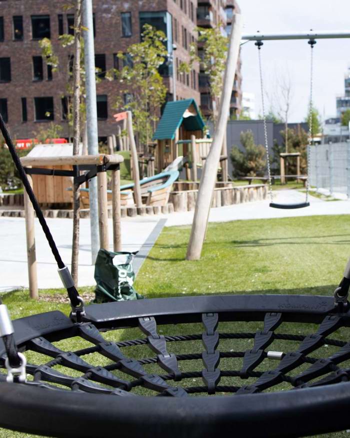 Gyngehjul på legeplads