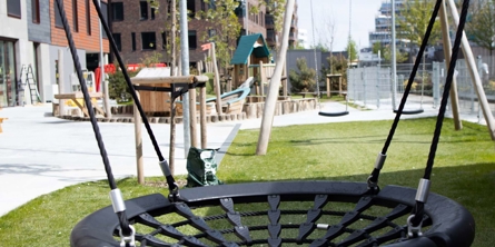 Gyngehjul på legeplads